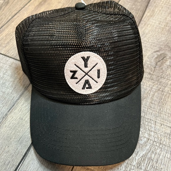 Zyia Trucker Hat - Picture 1 of 2